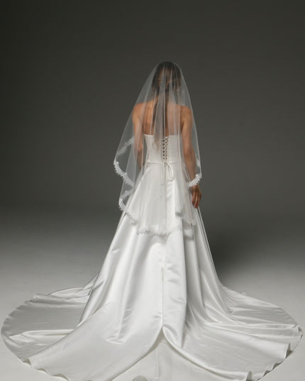 Chantilly Lace Mantilla Veil – One-Tier Fingertip Bridal Veil