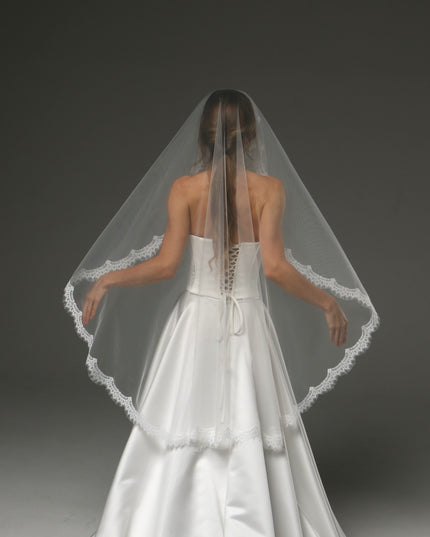 Chantilly Lace Mantilla Veil – One-Tier Fingertip Bridal Veil