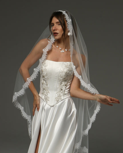 Chantilly Lace Mantilla Veil – One-Tier Fingertip Bridal Veil