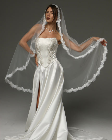 Chantilly Lace Mantilla Veil – One-Tier Fingertip Bridal Veil