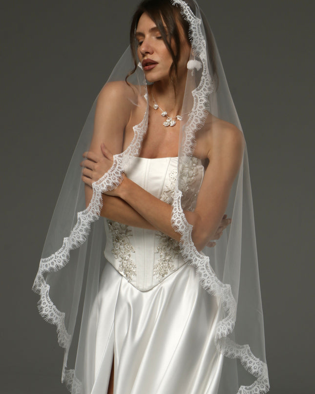 Chantilly Lace Mantilla Veil – One-Tier Fingertip Bridal Veil