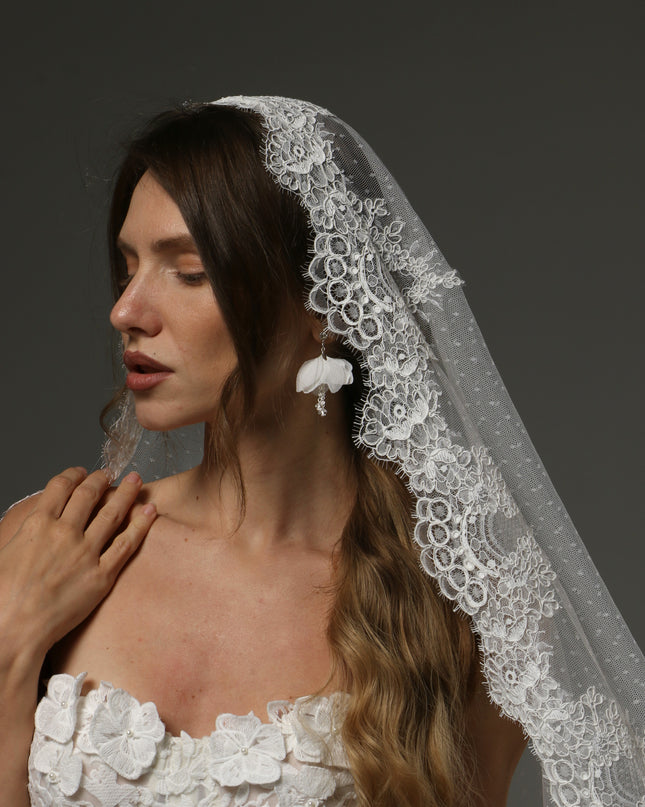 Dotted Tulle Chantilly Lace Mantilla Veil – One-Tier Cathedral Length Bridal Veil