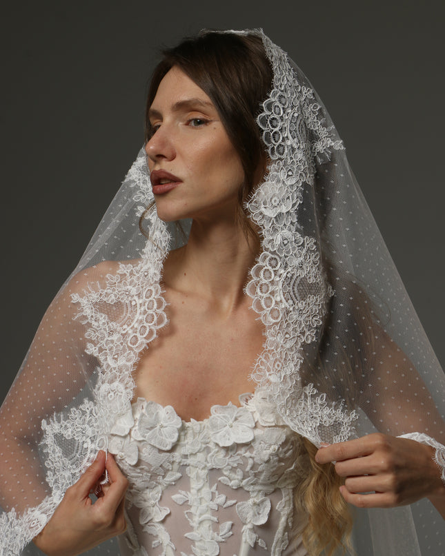 Dotted Tulle Chantilly Lace Mantilla Veil – One-Tier Cathedral Length Bridal Veil
