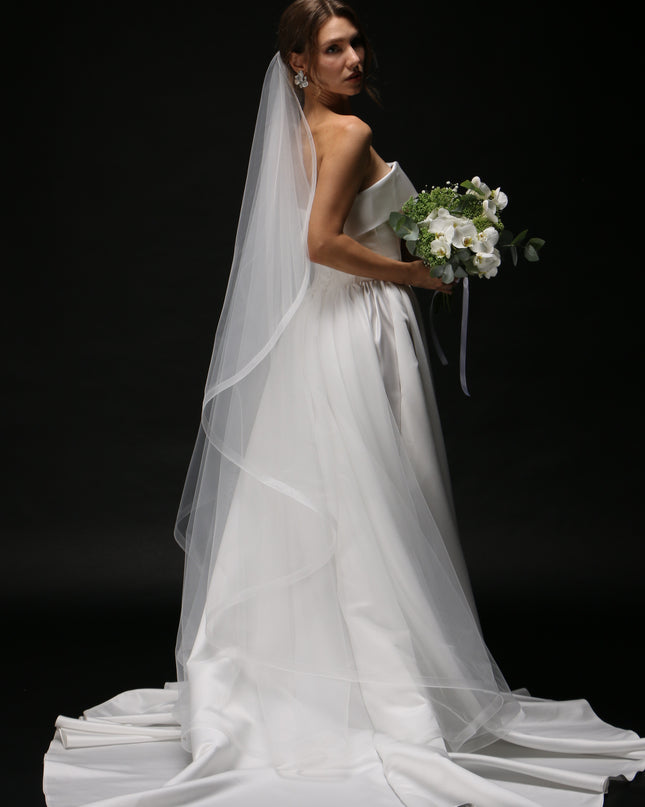 Cascade One Tier Bridal Veil with Horsehair Trim – Classic & Elegant Wedding Veil