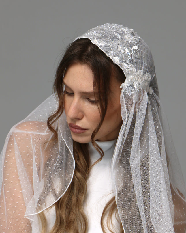 Vintage Juliet Cap Wedding Veil with Dotted Tulle and Lace Appliqués