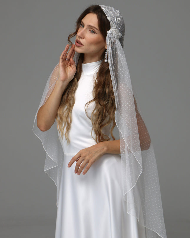 Vintage Juliet Cap Wedding Veil with Dotted Tulle and Lace Appliqués