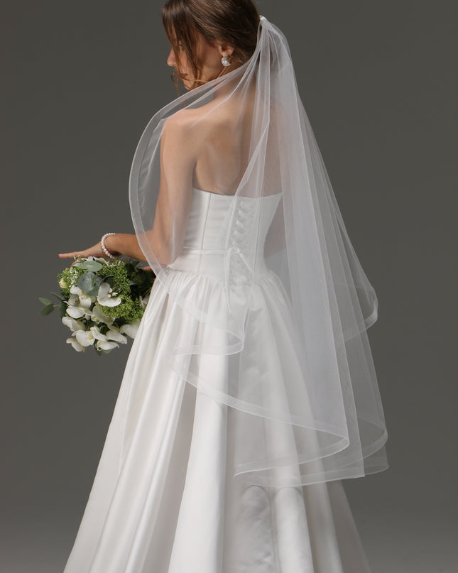 One-tier Cascade Wedding Veil with Horsehair Trim — Elegant Long Bridal Veil