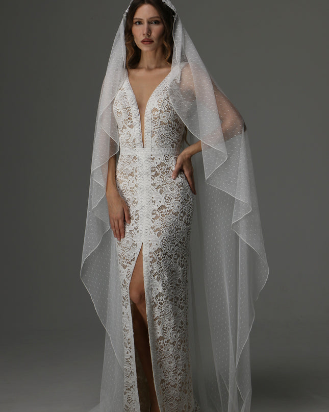 Juliet Cap Wedding Veil with Dotted Tulle and Lace Details – Boho One Tier Veil