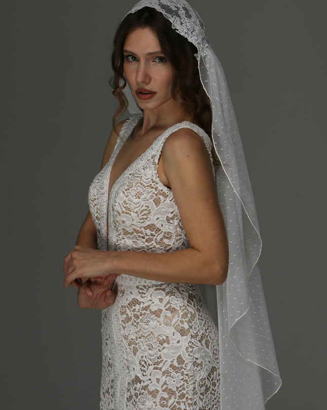 Juliet Cap Wedding Veil with Dotted Tulle and Lace Details – Boho One Tier Veil