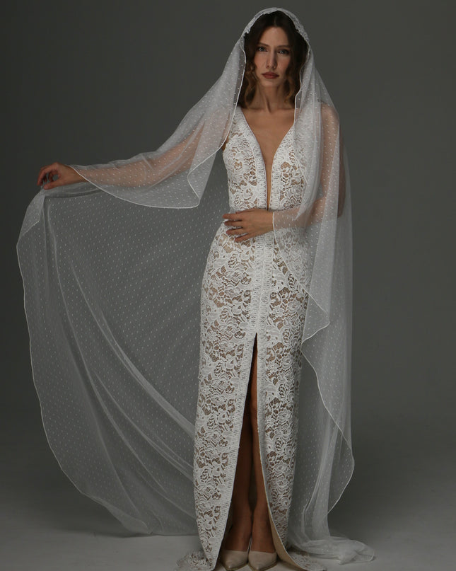 Juliet Cap Wedding Veil with Dotted Tulle and Lace Details – Boho One Tier Veil