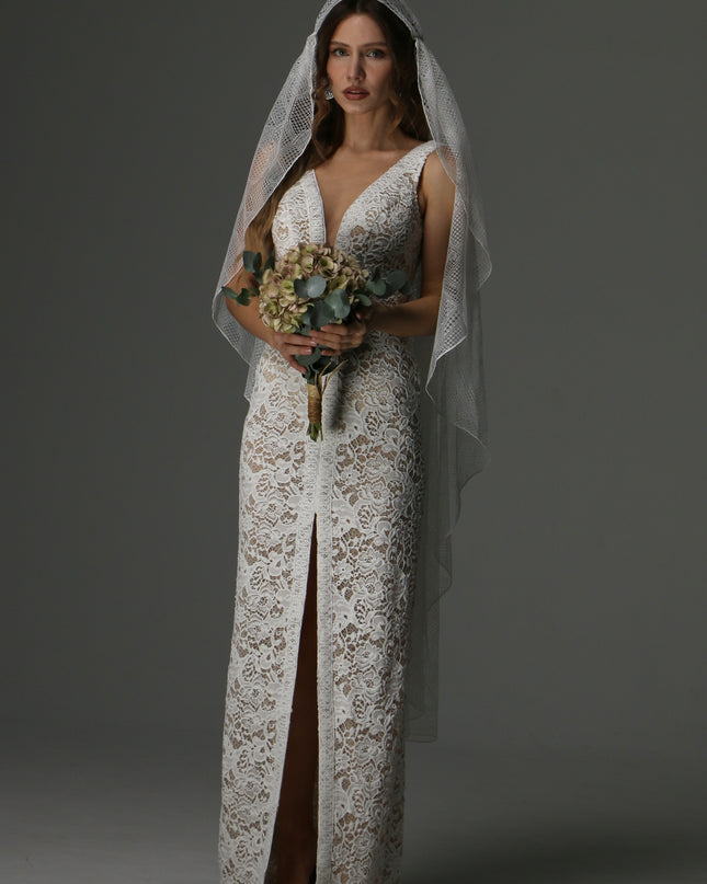 Romantic Boho Chantilly Lace Veil – One Tier Juliet Cap Style