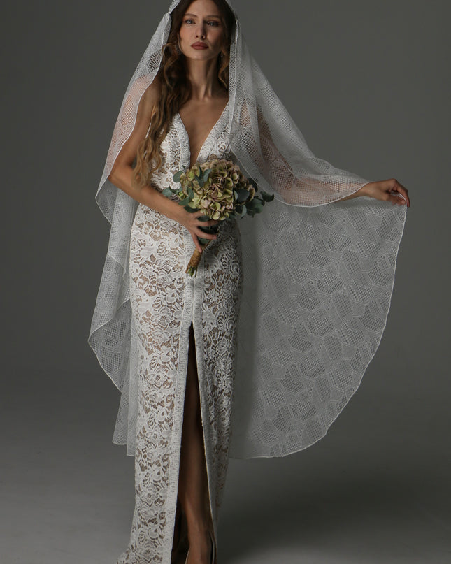 Romantic Boho Chantilly Lace Veil – One Tier Juliet Cap Style