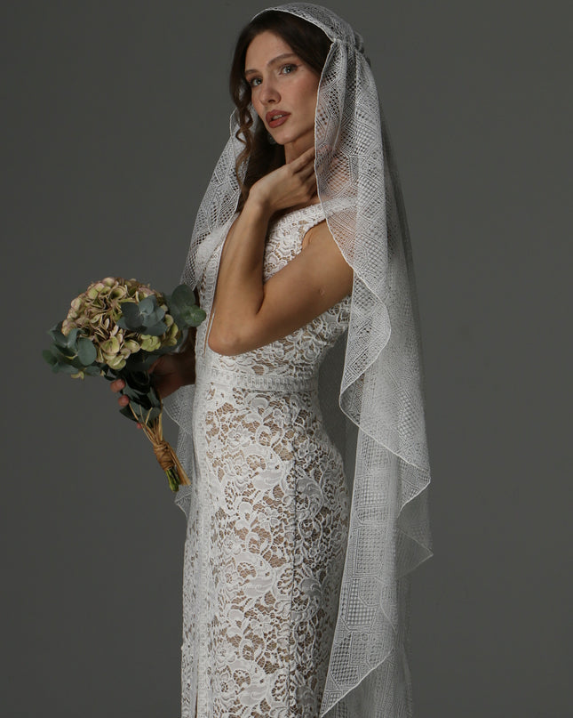 Romantic Boho Chantilly Lace Veil – One Tier Juliet Cap Style