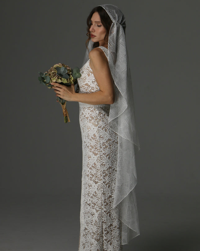 Romantic Boho Chantilly Lace Veil – One Tier Juliet Cap Style