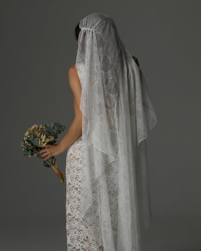 Romantic Boho Chantilly Lace Veil – One Tier Juliet Cap Style