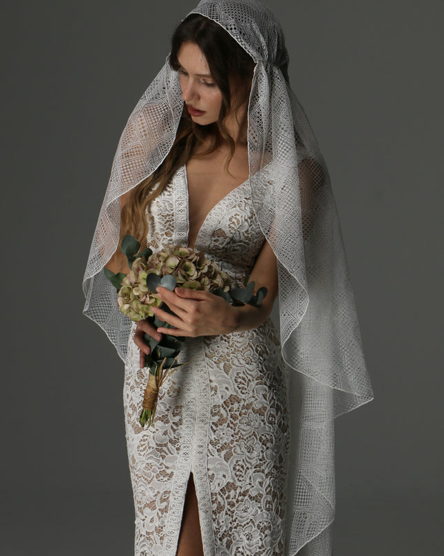 Romantic Boho Chantilly Lace Veil – One Tier Juliet Cap Style