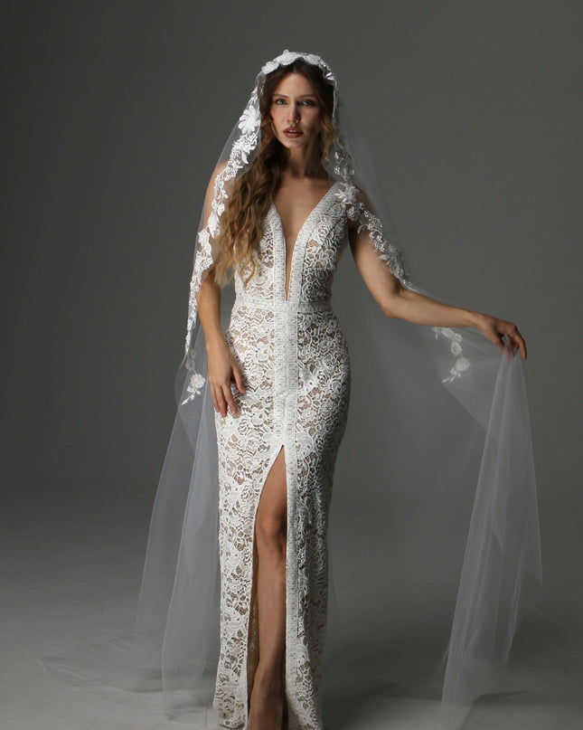 Lace Appliqué Wedding Veil: Ethereal One-Tier Mantilla, Ivory Tulle