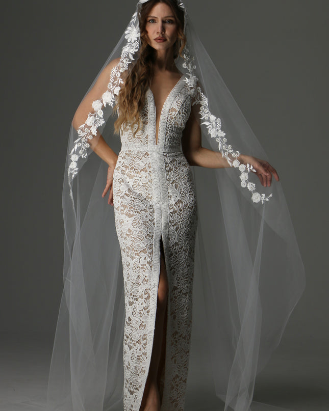 Lace Appliqué Wedding Veil: Ethereal One-Tier Mantilla, Ivory Tulle