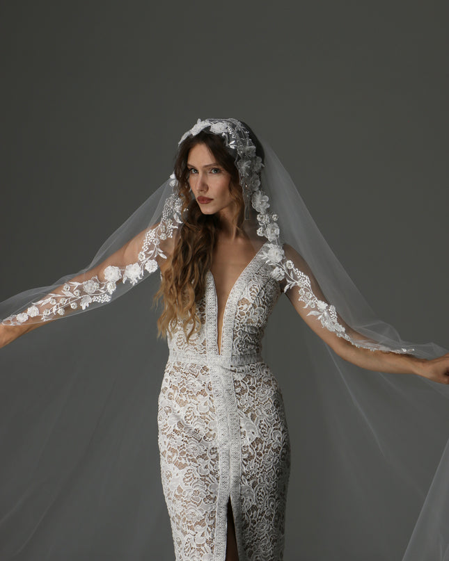Lace Appliqué Wedding Veil: Ethereal One-Tier Mantilla, Ivory Tulle