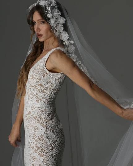 Lace Appliqué Wedding Veil: Ethereal One-Tier Mantilla, Ivory Tulle