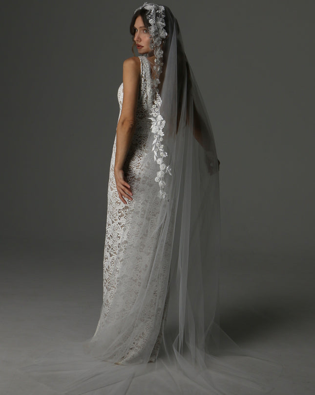 Lace Appliqué Wedding Veil: Ethereal One-Tier Mantilla, Ivory Tulle