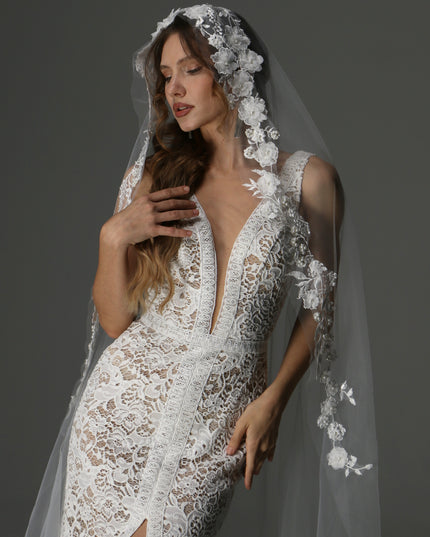 Lace Appliqué Wedding Veil: Ethereal One-Tier Mantilla, Ivory Tulle