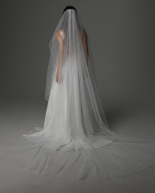 Soft Tulle Cascade Veil – Light and Airy with Pencil Edge