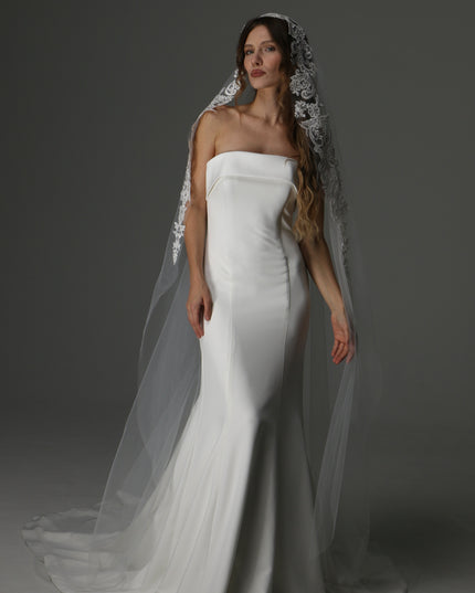 Modern Lace Appliqué Mantilla Veil – One Layer Boho Bridal Veil