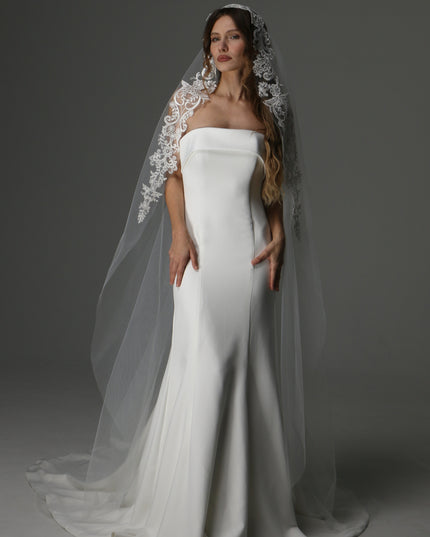 Modern Lace Appliqué Mantilla Veil – One Layer Boho Bridal Veil