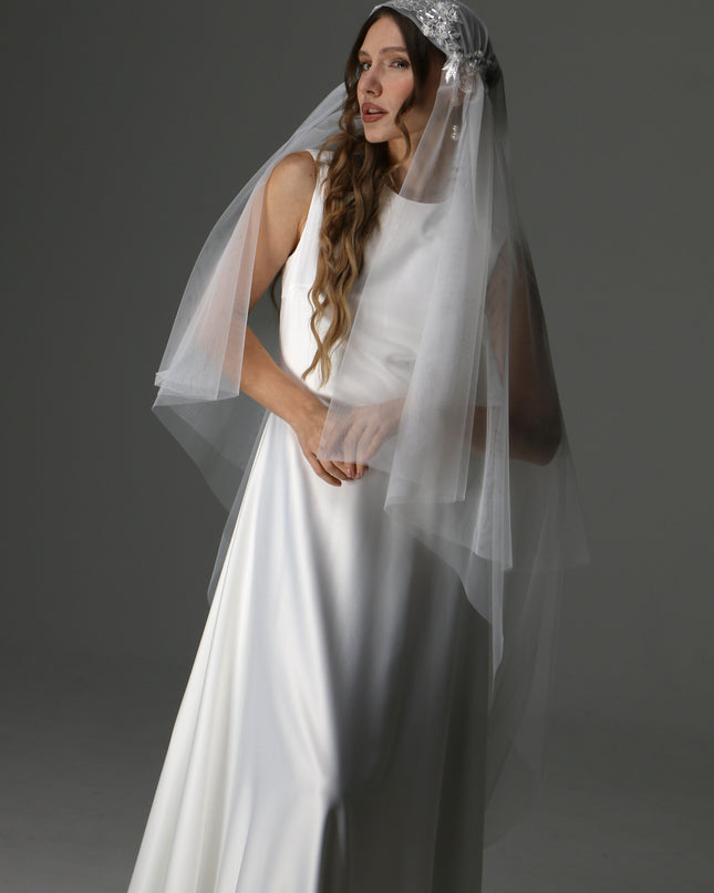 Modern Lace Appliqué Mantilla Veil – One Layer Boho Bridal Veil