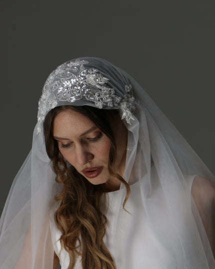 Modern Lace Appliqué Mantilla Veil – One Layer Boho Bridal Veil