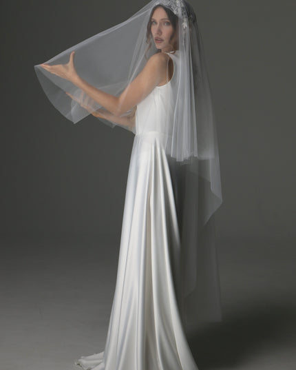 Modern Lace Appliqué Mantilla Veil – One Layer Boho Bridal Veil