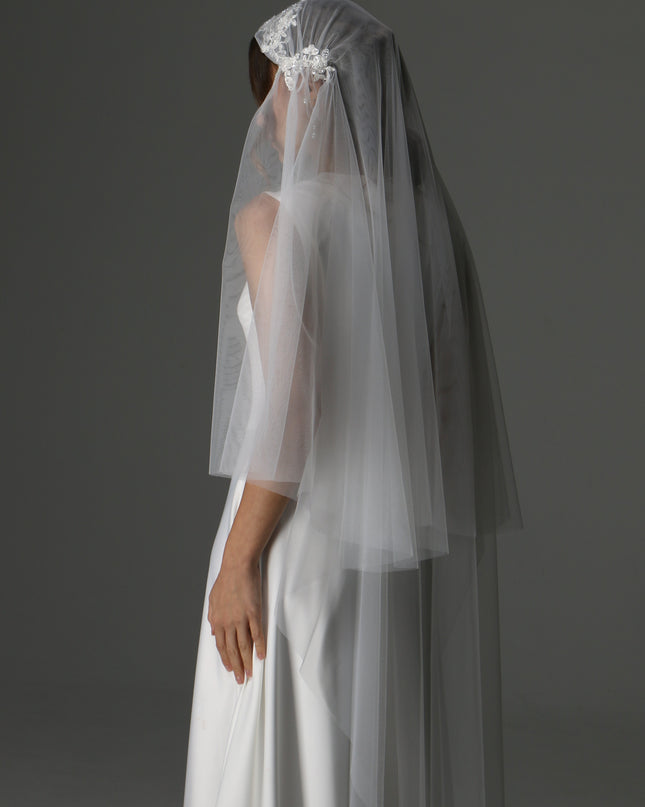 Modern Lace Appliqué Mantilla Veil – One Layer Boho Bridal Veil