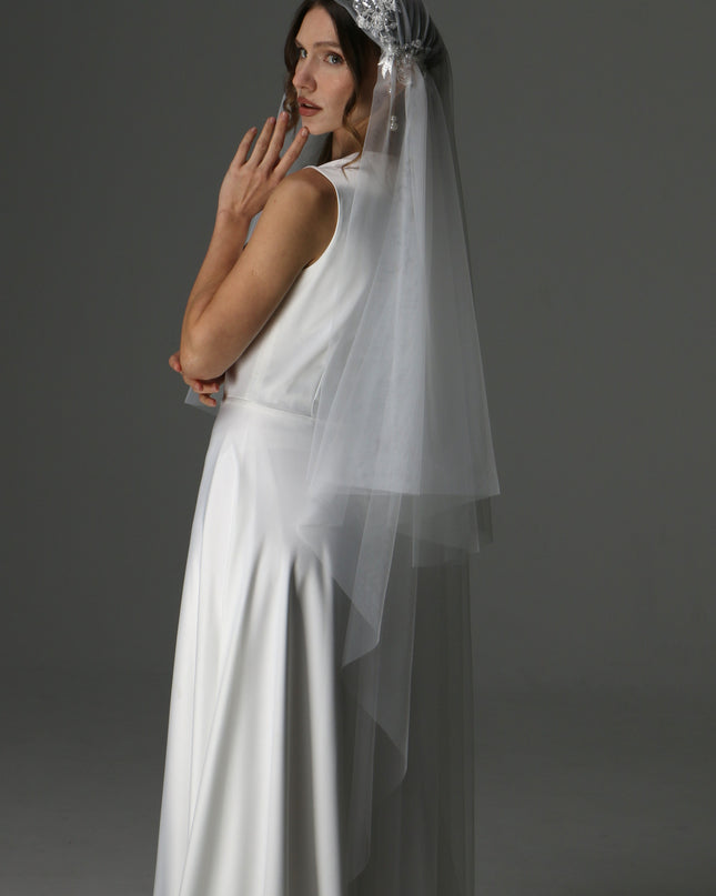 Modern Lace Appliqué Mantilla Veil – One Layer Boho Bridal Veil