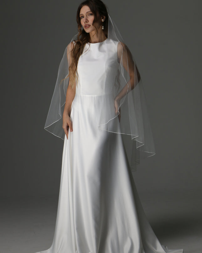 One Tier Cascade Bridal Veil with Pencil Edge | Simple Wedding Veil