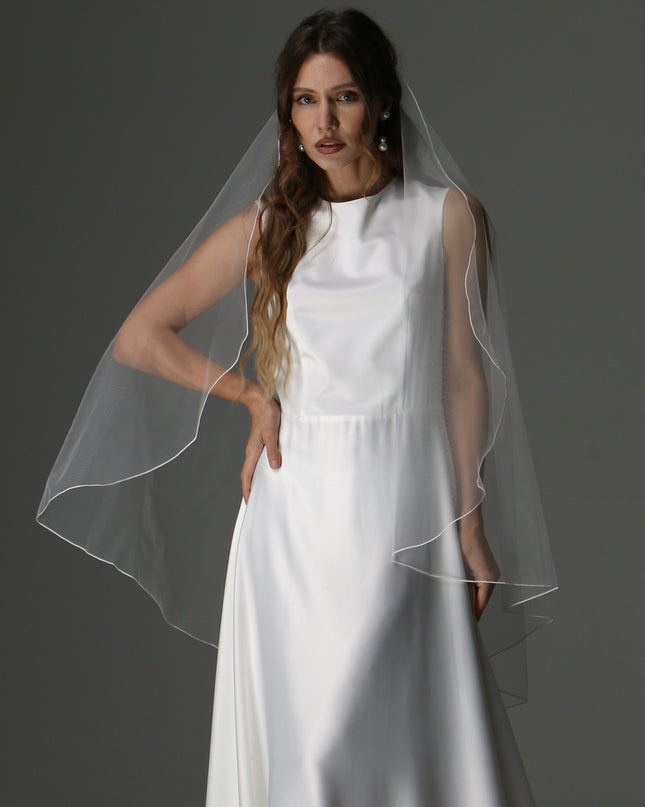 One Tier Cascade Bridal Veil with Pencil Edge | Simple Wedding Veil