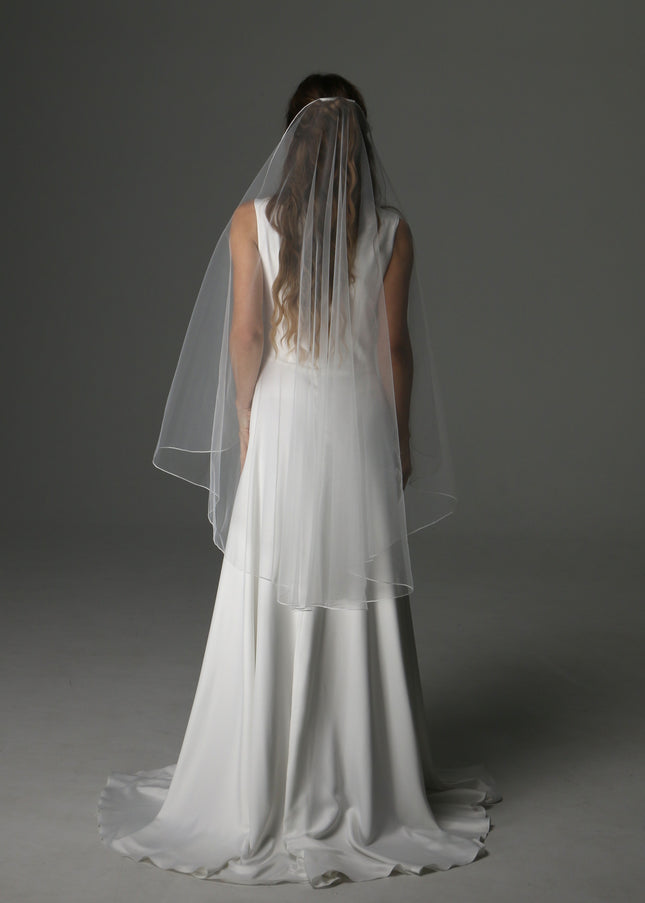 One Tier Cascade Bridal Veil with Pencil Edge | Simple Wedding Veil