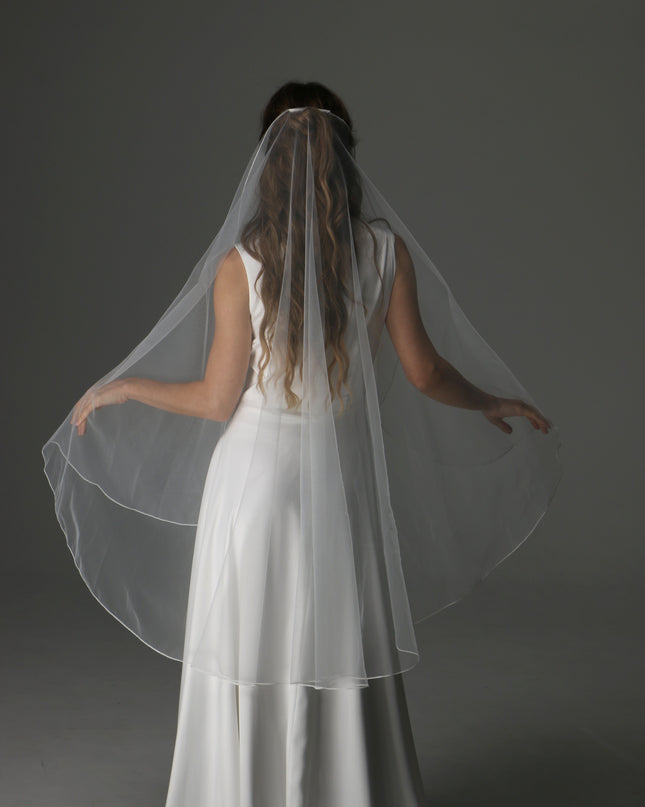 One Tier Cascade Bridal Veil with Pencil Edge | Simple Wedding Veil