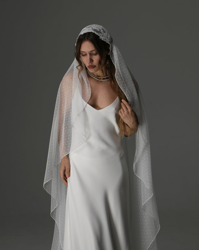 Romantic Juliet Cap Wedding Veil with Lace Appliqués – Single Tier Bridal Veil