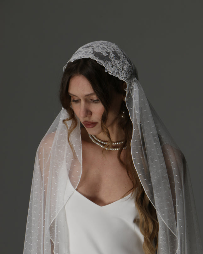 Romantic Juliet Cap Wedding Veil with Lace Appliqués – Single Tier Bridal Veil