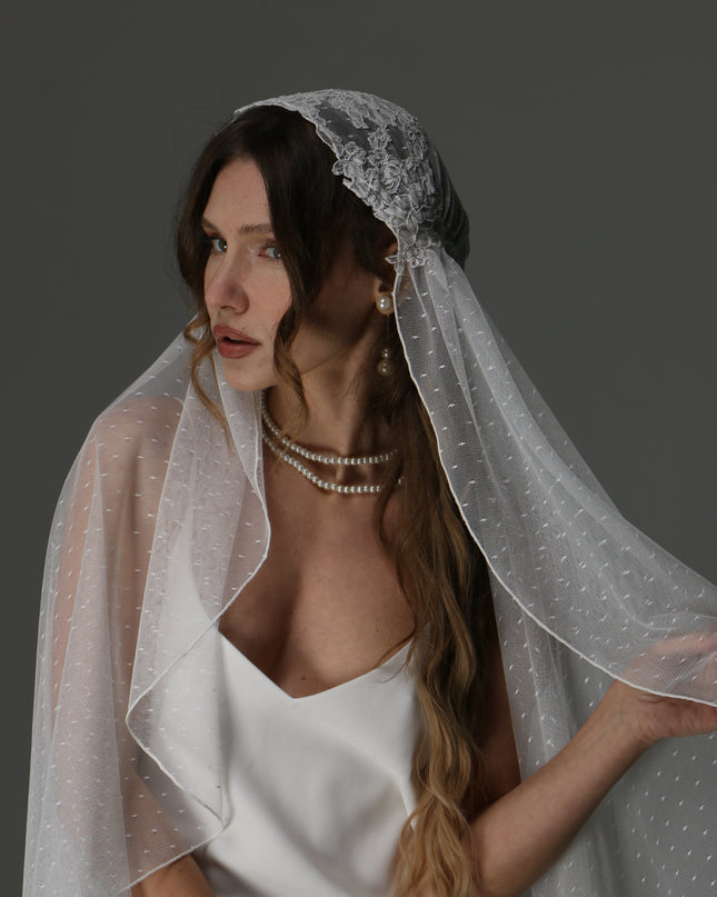 Romantic Juliet Cap Wedding Veil with Lace Appliqués – Single Tier Bridal Veil