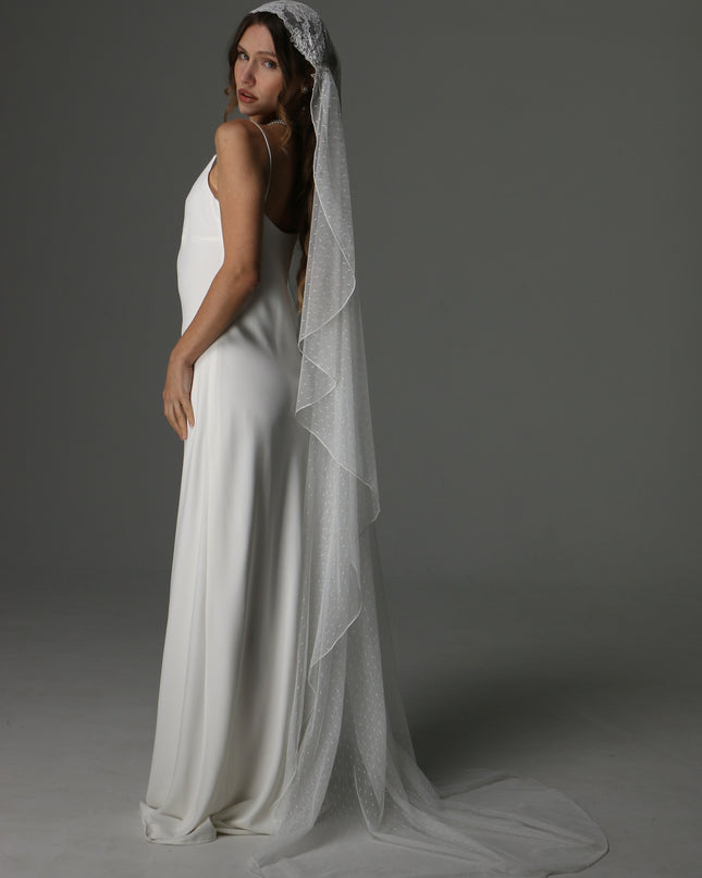 Romantic Juliet Cap Wedding Veil with Lace Appliqués – Single Tier Bridal Veil