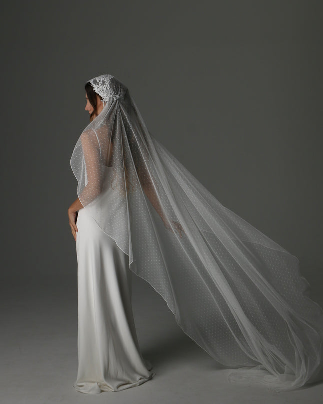 Romantic Juliet Cap Wedding Veil with Lace Appliqués – Single Tier Bridal Veil