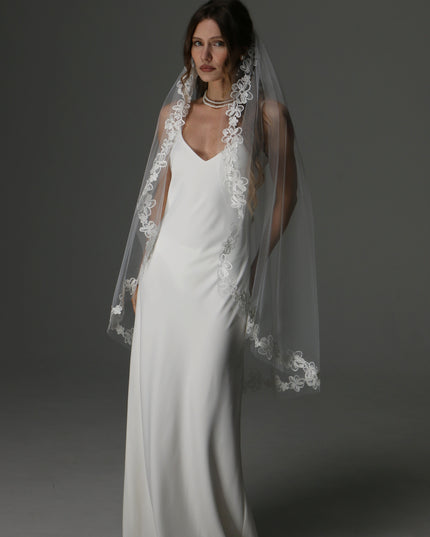 One Tier Cascade Bridal Veil with Lace Floral Appliqués | Romantic Wedding Veil