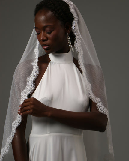 Dotted Lace Edge Fingertip Wedding Veil – One Tier Bridal Veil