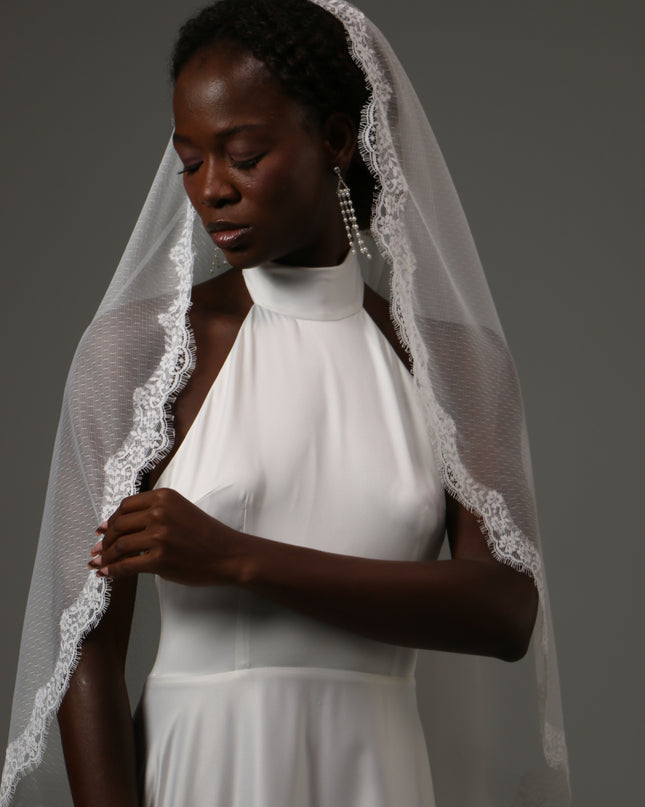 Dotted Lace Edge Fingertip Wedding Veil – One Tier Bridal Veil