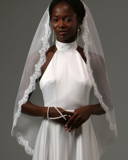 Dotted Lace Edge Fingertip Wedding Veil – One Tier Bridal Veil