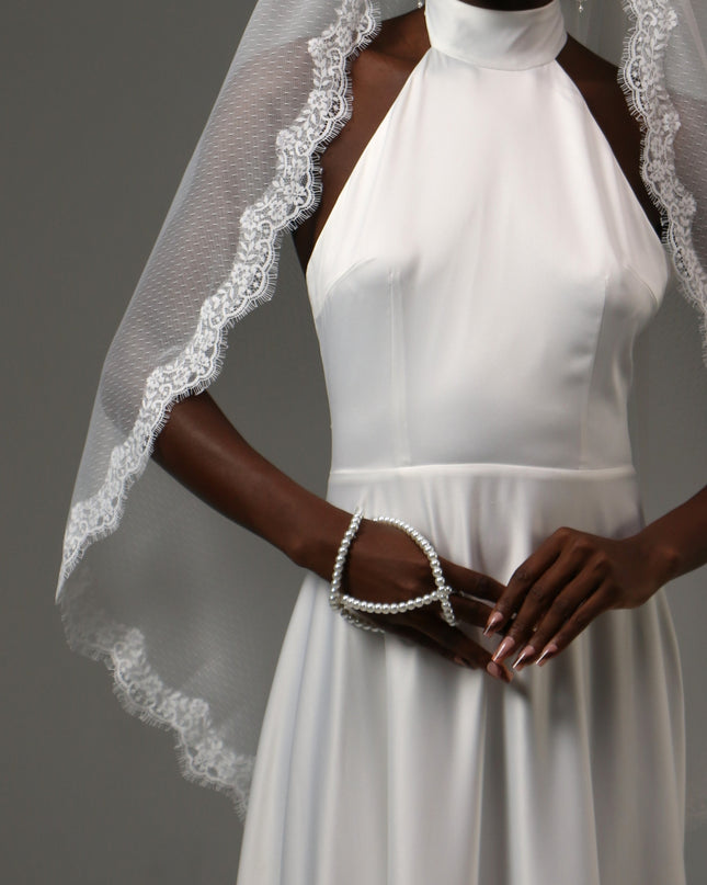 Dotted Lace Edge Fingertip Wedding Veil – One Tier Bridal Veil