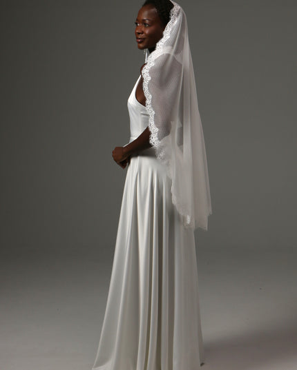 Dotted Lace Edge Fingertip Wedding Veil – One Tier Bridal Veil