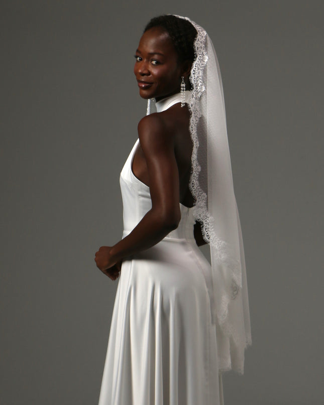 Dotted Lace Edge Fingertip Wedding Veil – One Tier Bridal Veil